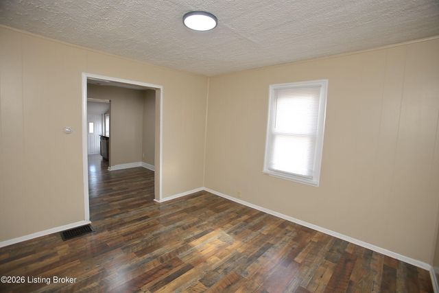 1903 Neville Dr, Louisville, KY 40216