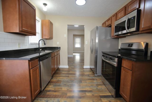 1903 Neville Dr, Louisville, KY 40216