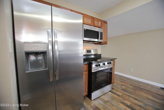 1903 Neville Dr, Louisville, KY 40216