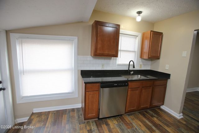 1903 Neville Dr, Louisville, KY 40216