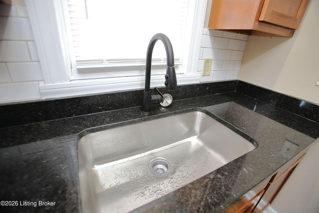 1903 Neville Dr, Louisville, KY 40216