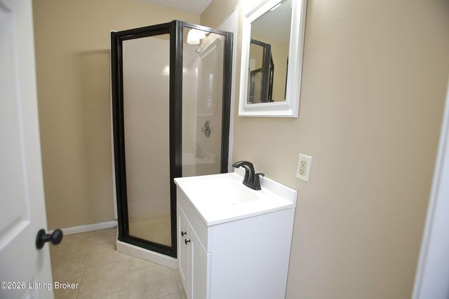 1903 Neville Dr, Louisville, KY 40216