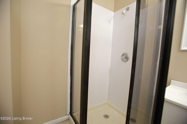 1903 Neville Dr, Louisville, KY 40216