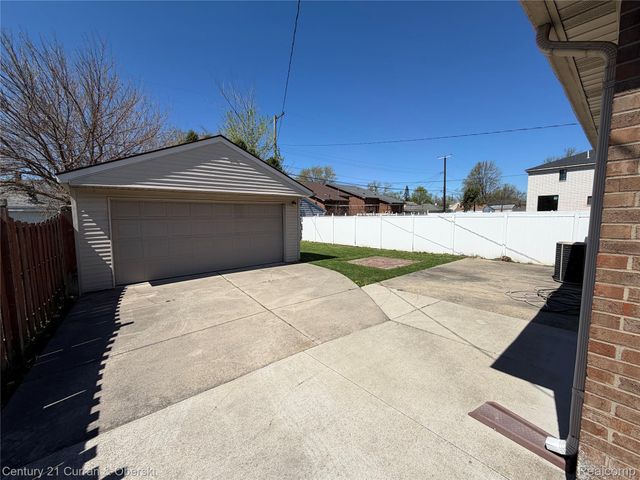 5715 N Gulley Road, Dearborn Heights, MI 48127