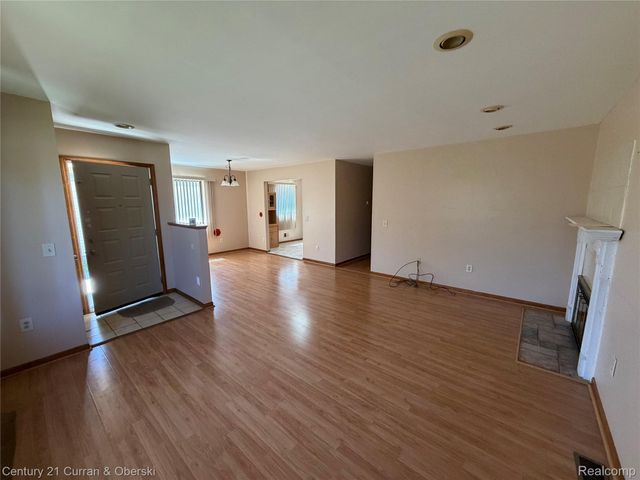 5715 N Gulley Road, Dearborn Heights, MI 48127