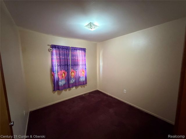 5715 N Gulley Road, Dearborn Heights, MI 48127