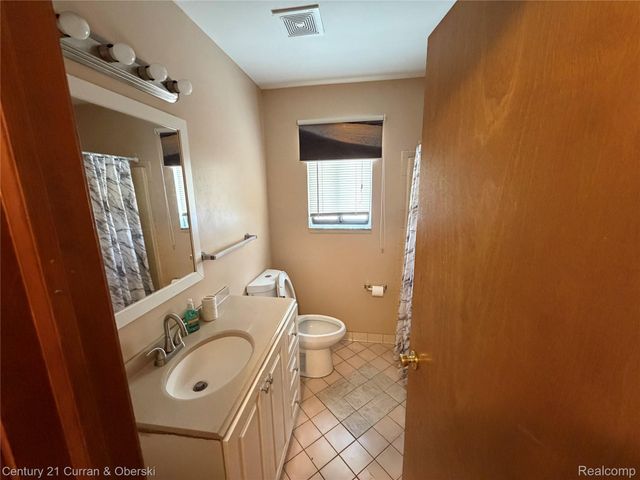 5715 N Gulley Road, Dearborn Heights, MI 48127
