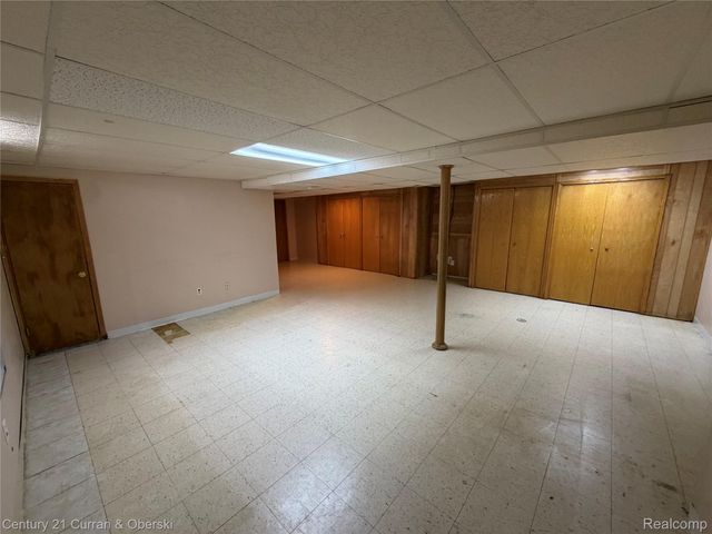 5715 N Gulley Road, Dearborn Heights, MI 48127