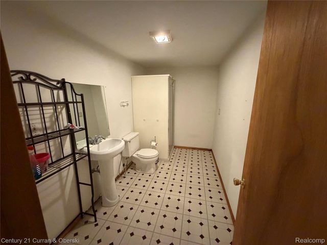 5715 N Gulley Road, Dearborn Heights, MI 48127