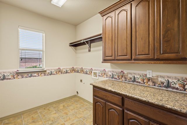 6831 Brooke Boulevard, Midlothian, TX 76065