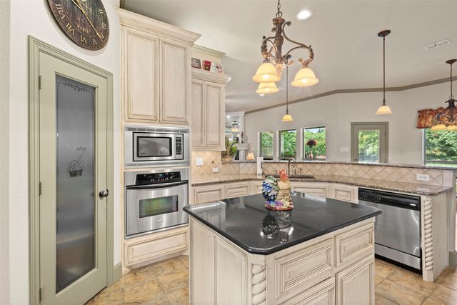 6831 Brooke Boulevard, Midlothian, TX 76065