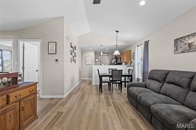 137 Calvey Brook Drive, Robertsville, MO 63072