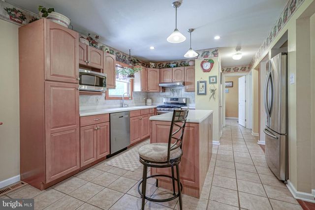 156 E WOLFERT STATION RD, Mickleton, NJ 08056