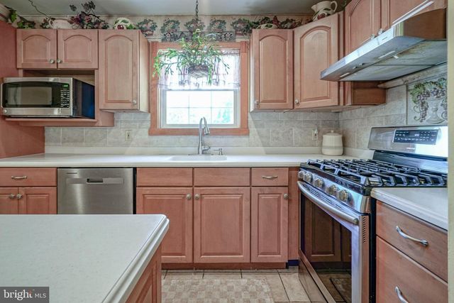 156 E WOLFERT STATION RD, Mickleton, NJ 08056