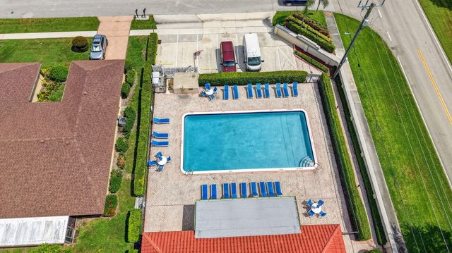 10300 GREENTRAIL Drive N, Boynton Beach, FL 33436