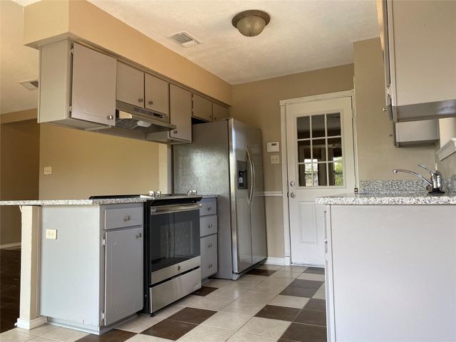 5824 Storm Drive, Watauga, TX 76148