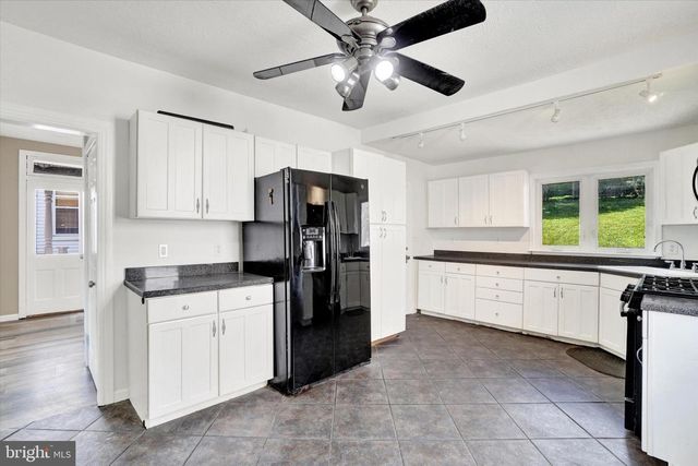 36 HANOVER ST, Glen Rock, PA 17327
