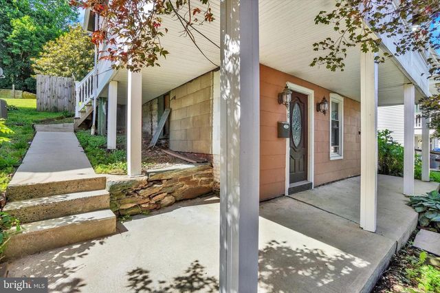36 HANOVER ST, Glen Rock, PA 17327