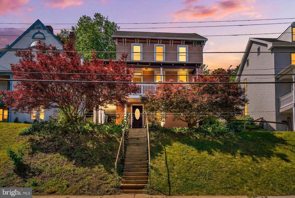 36 HANOVER ST, Glen Rock, PA 17327