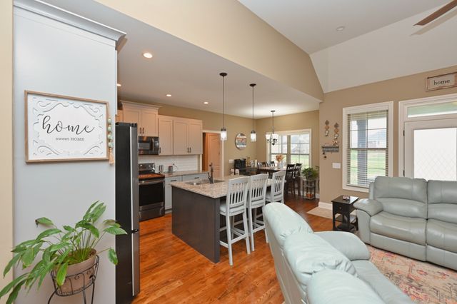 727A N Russell St, Portland, TN 37148