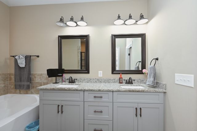 727A N Russell St, Portland, TN 37148