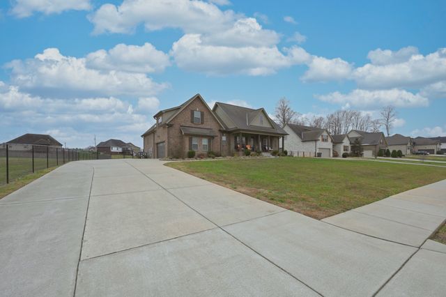 727A N Russell St, Portland, TN 37148