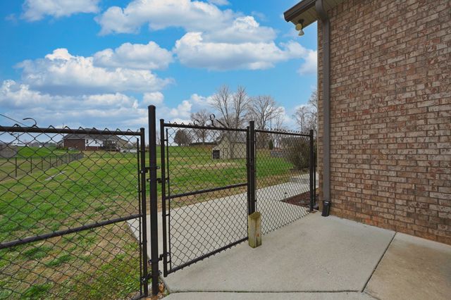 727A N Russell St, Portland, TN 37148