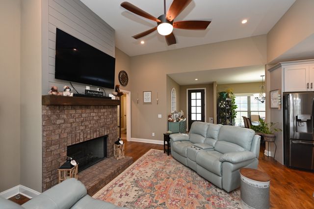 727A N Russell St, Portland, TN 37148