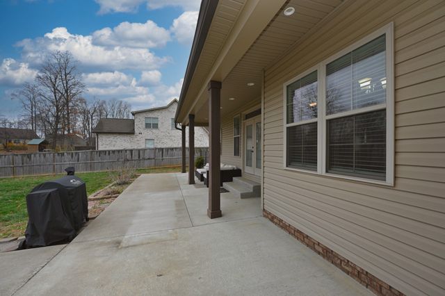 727A N Russell St, Portland, TN 37148