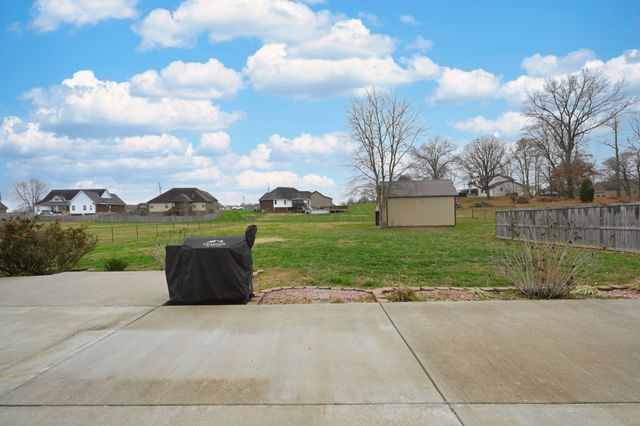 727A N Russell St, Portland, TN 37148