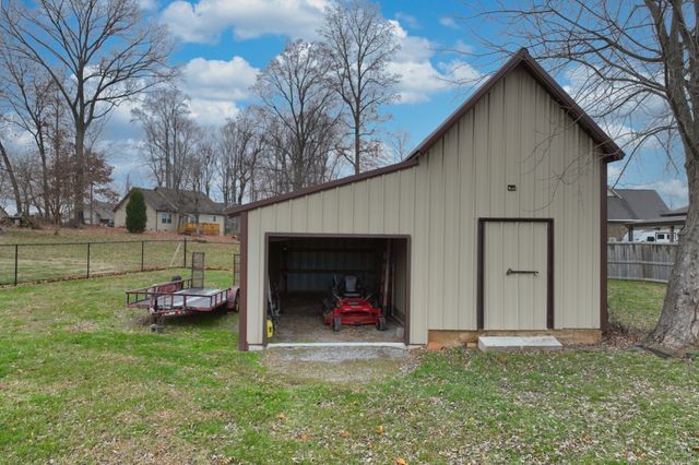 727A N Russell St, Portland, TN 37148
