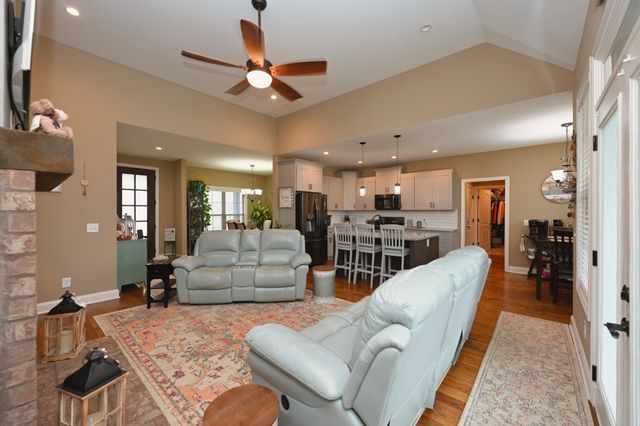 727A N Russell St, Portland, TN 37148