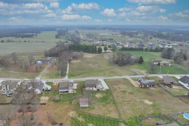 727A N Russell St, Portland, TN 37148