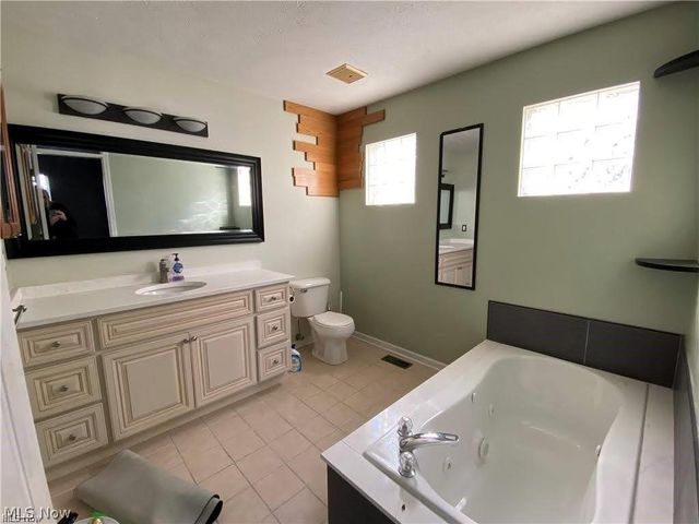 600 Literary Road Up, Cleveland, OH 44113