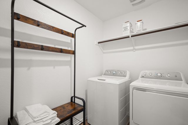 125 Gabbro GDNS, Maxwell, TX 78656