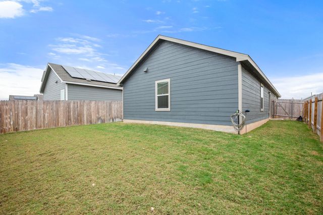 125 Gabbro GDNS, Maxwell, TX 78656