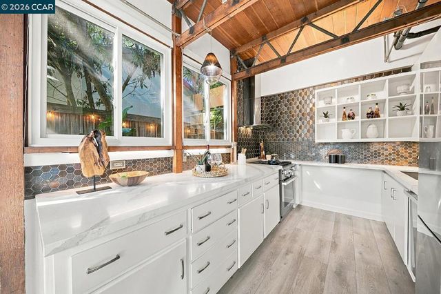 141 Fairlawn Dr, Berkeley, CA 94708