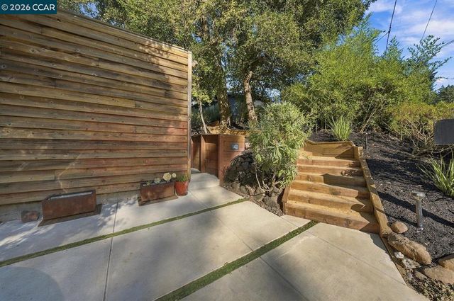 141 Fairlawn Dr, Berkeley, CA 94708
