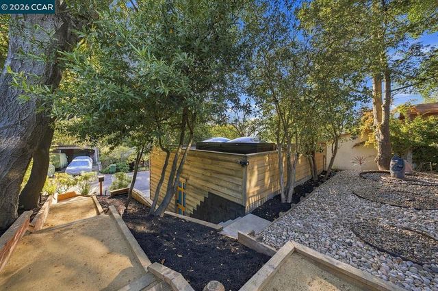 141 Fairlawn Dr, Berkeley, CA 94708