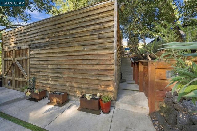 141 Fairlawn Dr, Berkeley, CA 94708