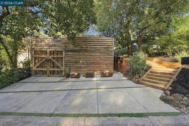 141 Fairlawn Dr, Berkeley, CA 94708