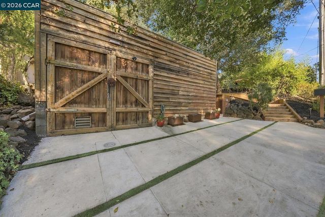 141 Fairlawn Dr, Berkeley, CA 94708