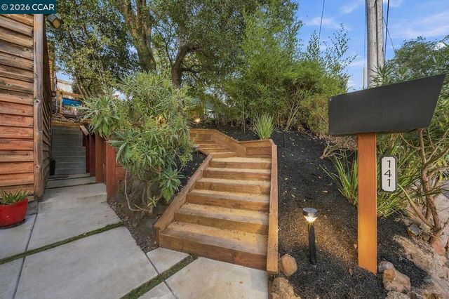 141 Fairlawn Dr, Berkeley, CA 94708
