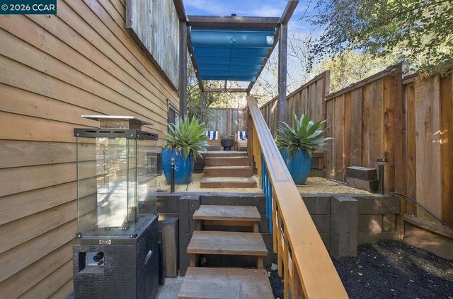 141 Fairlawn Dr, Berkeley, CA 94708