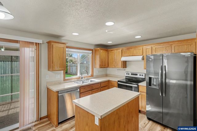 4444 Leafwood Av NE, Salem, OR 97305