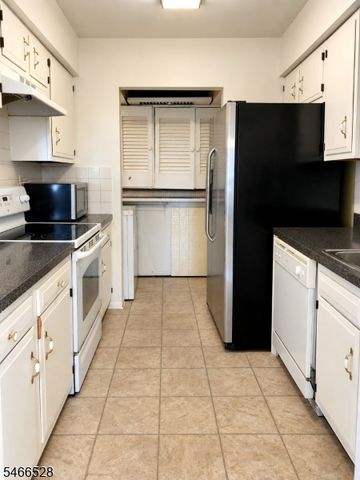 2 Almond Dr, Franklin Twp., NJ 08873