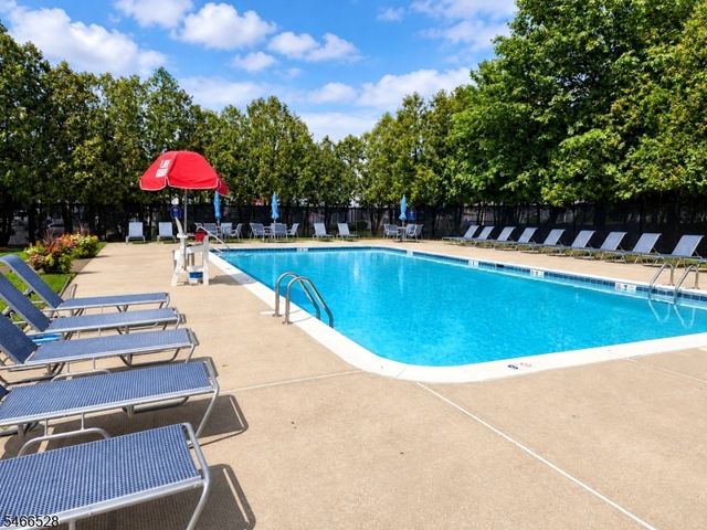2 Almond Dr, Franklin Twp., NJ 08873