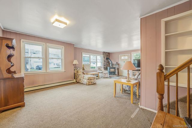 212 Mount Vernon Avenue, Medford, NY 11763