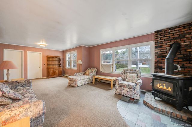 212 Mount Vernon Avenue, Medford, NY 11763