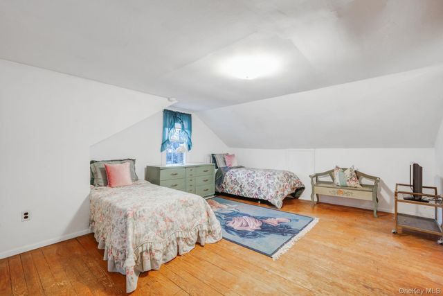 212 Mount Vernon Avenue, Medford, NY 11763